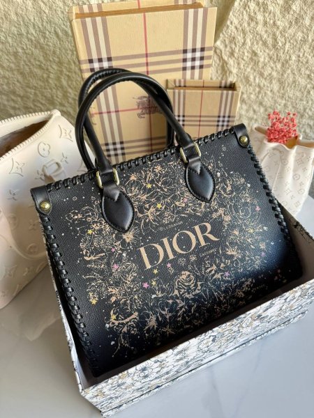 DIOR