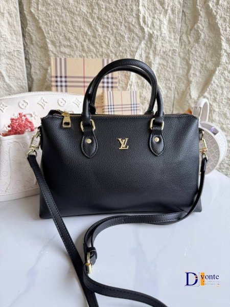 حقيبة لويس فيتون