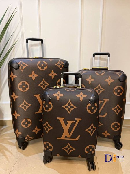 بني أحرف كبيرة