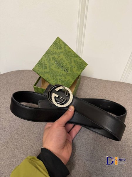 اسود سادة فضي