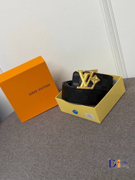 اسود دهبي مربعات