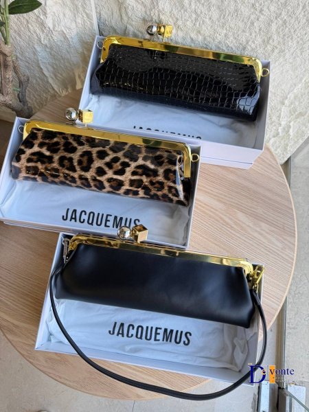 جاكموس مع علبة