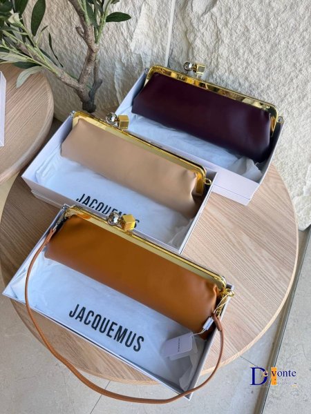 جاكموس مع علبة