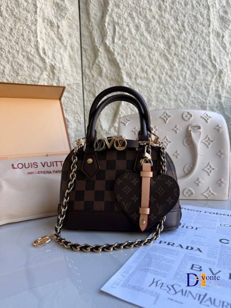 حقيبة LV شامل بوكس